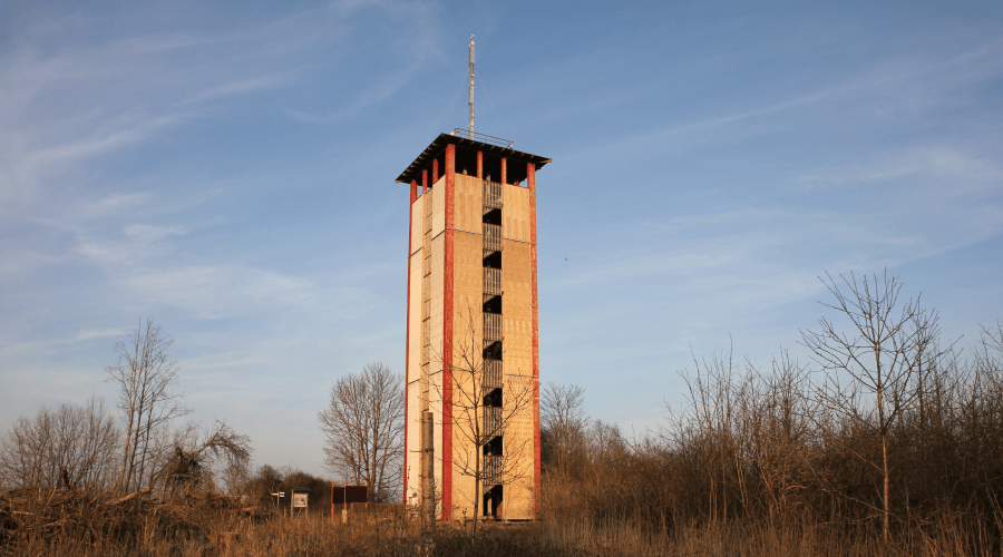 Telegraf optyczny określał spos&oacute;b komunikacji dźwiękowej bądź wizualnej za pomocą odlegle ustawionych od siebie stacji (najczęściej wież) wysyłających sygnały
