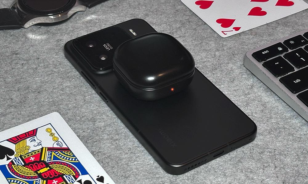 smartfon, funkcja ładowania zwrotnego słuchawek