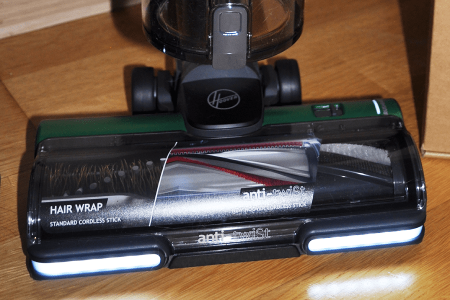 To, co łączy te dwa modele, to także konstrukcja elektroszczotki. Po pierwsze, jak informuje nazwa obydwu, jest to szczotka Anti Twist. Oznacza to, że szczotki zbudowane są w taki sposób, aby nie dochodziło do oplątywania się sierści i włosów wokół szczotki.