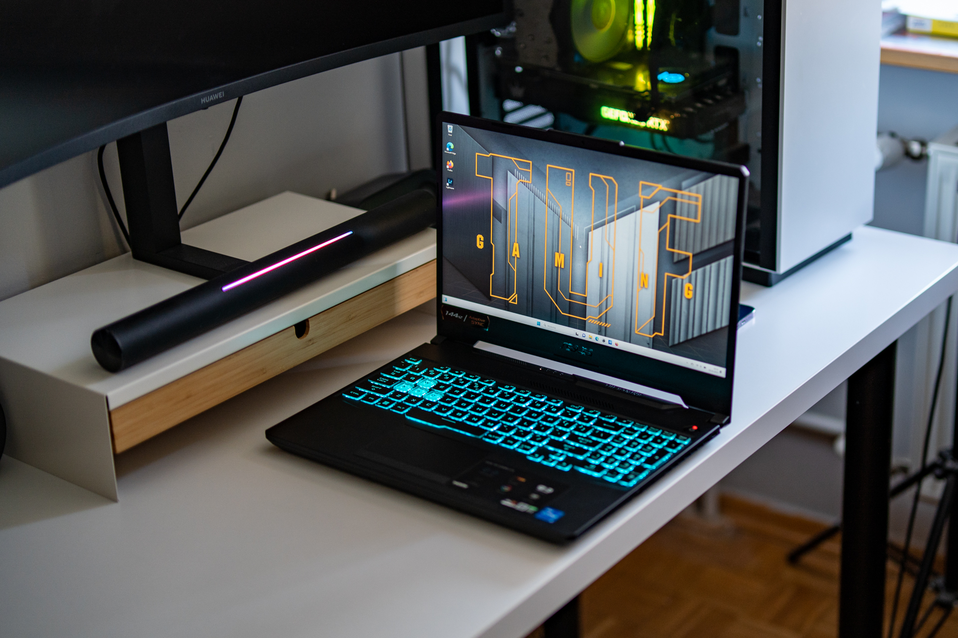 I tak w trybie silent Asus TUF Gaming F15 jest w stanie pracować ciszej niż niejeden ultrabook. Przez większość czasu pozostaje niemal całkowicie bezgłośny.