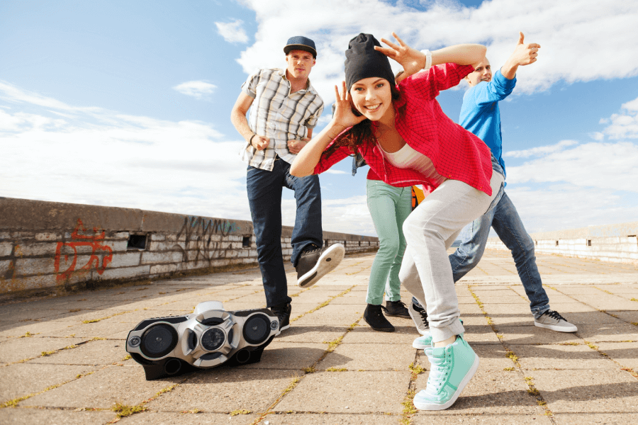 Taki niewinnie wyglądający odtwarzacz CD dla dzieci często ma wbudowane całkiem dobrej jakości radio