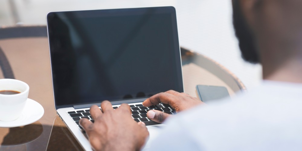 Czarny ekran w laptopie