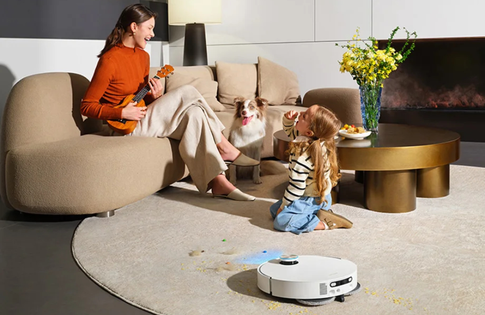 robot sprzątający Dreame X60 Ultra Complete sprząta salon