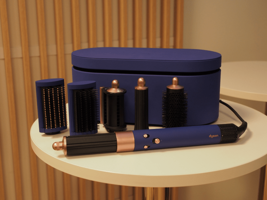 Wszystkie elementy urządzenia na pierwszy rzut oka wydają się dość ciężkie. Jest to chyba jednak po prostu efekt solidnego wykonania produktu przez Dyson