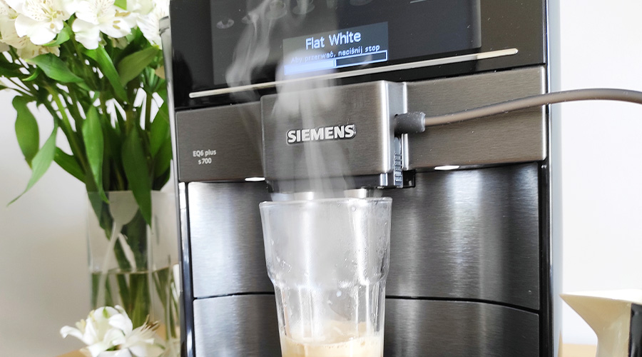 ekspres do kawy Siemens EQ6 plus s700 parzenie kawy
