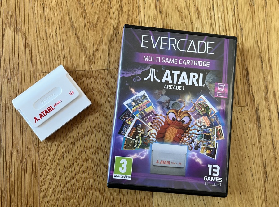 To jeden z wielu dostępnych na rynku kartridży do Evercade EXP, na kt&oacute;rych znajduje się zwykle od kilku do kilkunastu tytuł&oacute;w. Większość to klasyka lat 80-tych i 90-tych, jednak można r&oacute;wnież znaleźć i takie ze wsp&oacute;łczesnymi grami indie.