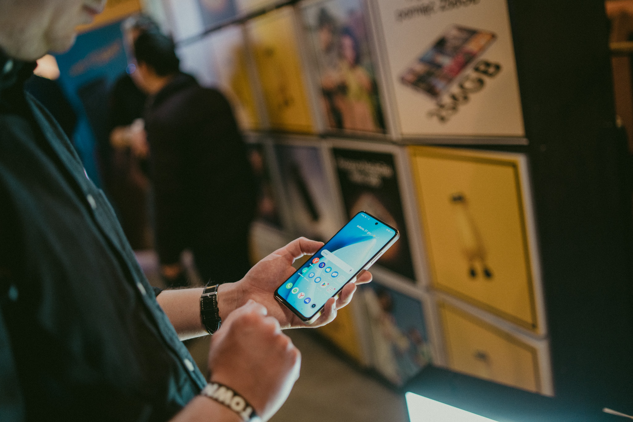 Wspomniana wcześniej funkcja powiadamiania Mini Capsule podpatrzona została w iPhonie 14 Pro.