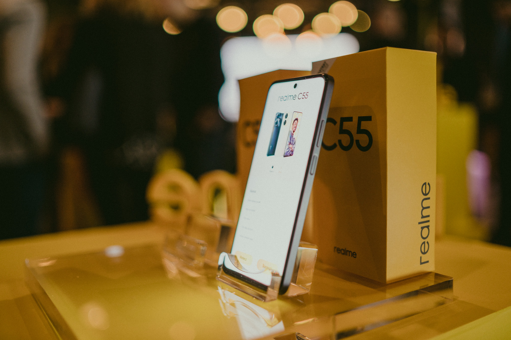 To rozwiązanie nie ogranicza widoczności na sporym wyświetlaczu FHD+ 6,72&rdquo;. Przecież to niewiele mniej niż we flagowcach innych marek w wyższych segmentach!