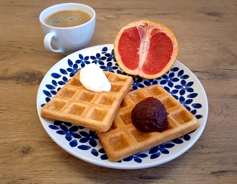 gofry z grilla raven ege005 i grejfrut oraz kawa