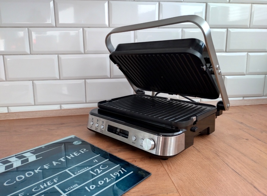 grill raven ege005 na blacie lekko otwarty