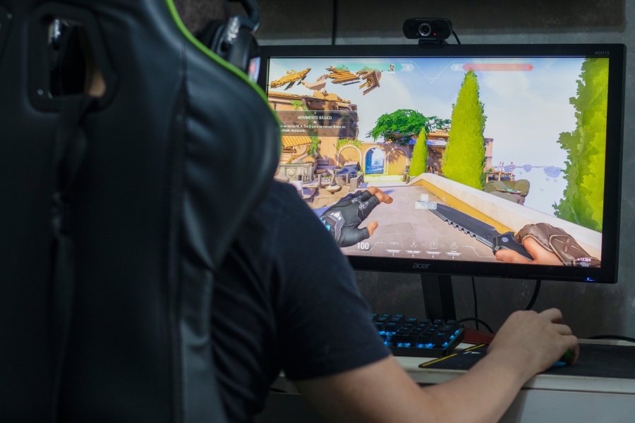 M&oacute;wiąc o najpopularniejszych grach dla nastolatk&oacute;w, nie spos&oacute;b było pominąć Valoranta, nazywanego w niekt&oacute;rych kręgach niszczycielem wieloosobowych strzelanek.