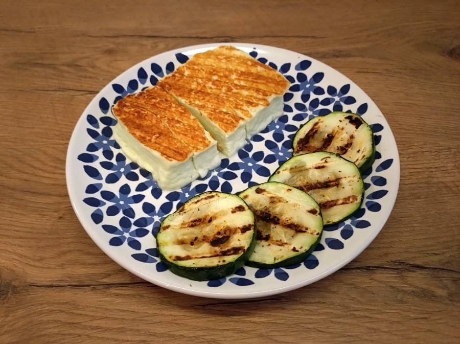 halloumi i cukinia z grilla raven ege005