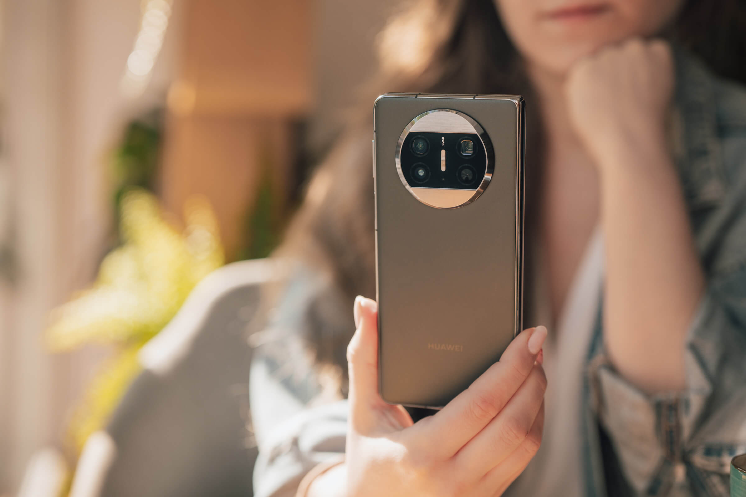 Wielka szkoda, że Huawei nie zastosował układu Qualcomm Snapdragon 8 gen. 2, nie tyle ze względu na wyższą wydajność, ile na poprawioną kulturę pracy i oszczędność energii.