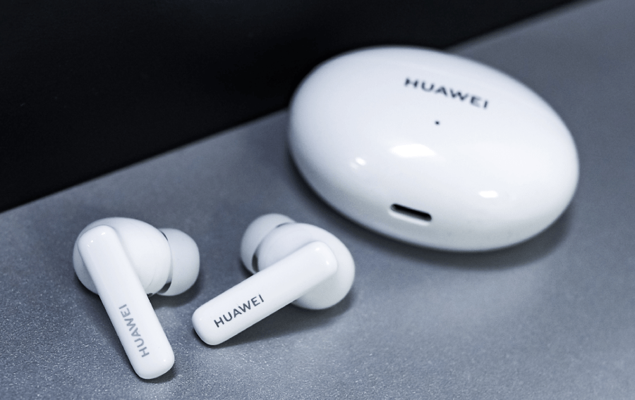 Kiedy dostałam zafoliowane pudełeczko z napisem: Only for testing, not for sale, poczułam rodzaj ekscytacji, że mam coś, co dopiero trafi do polskich sklepów. Pierwsze, co się pojawiło po otwarciu, to oczarowanie.