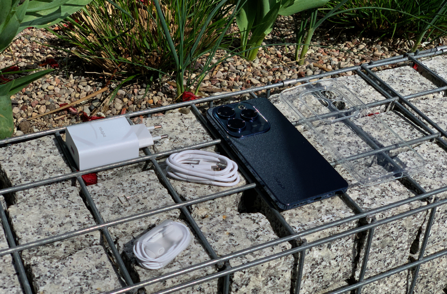 infinix hot 40 pro zawartosc pudelka na kamieniach