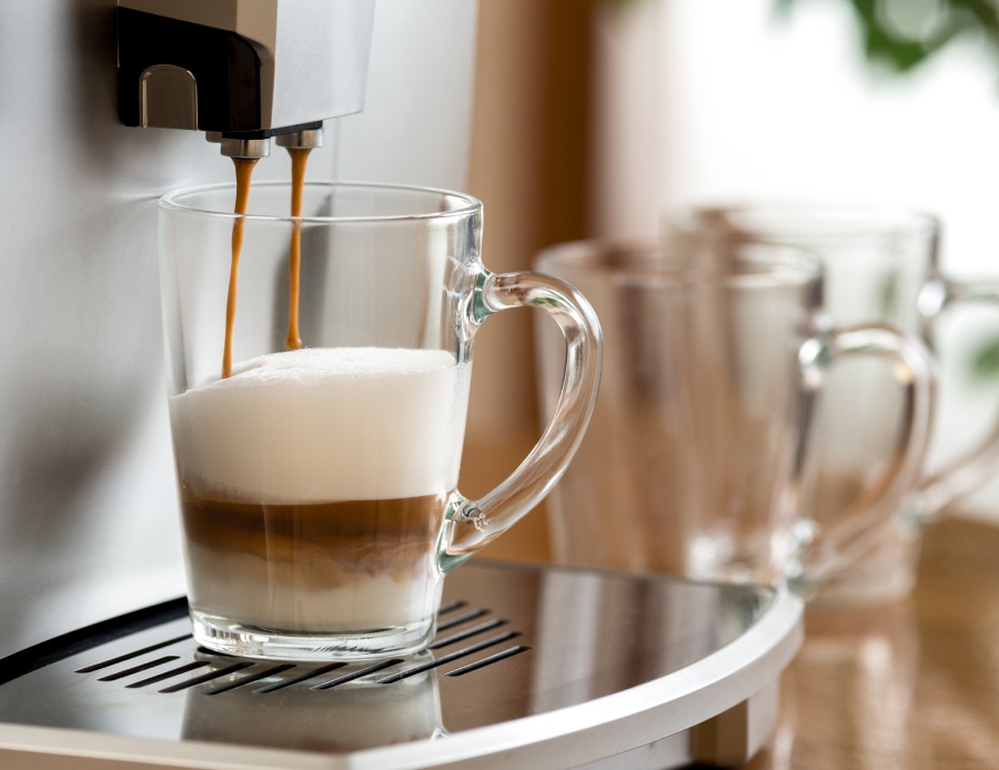 kawa z mlekiem w ekspresie automatycznym