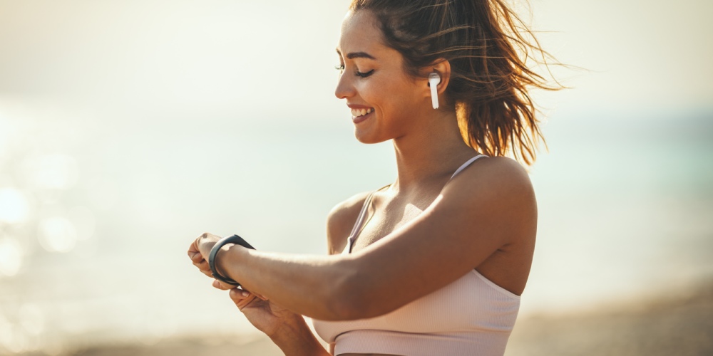 kobieta ze smartwatchem