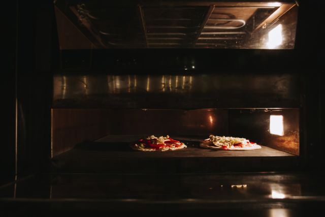 pizza w elektrycznym piecu 