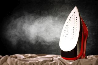 Żelazko wyrzucające parę