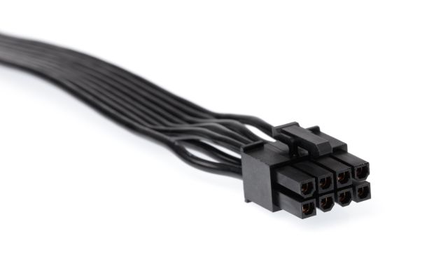 Kabel PCI-E 8-PIN na białym tle