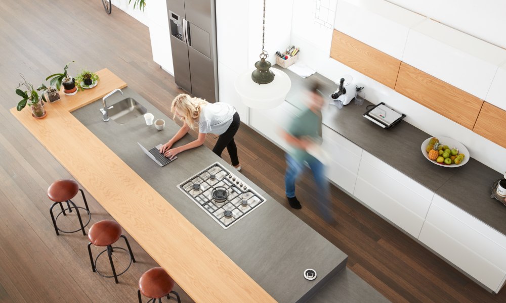 duża kuchnia z wyspą