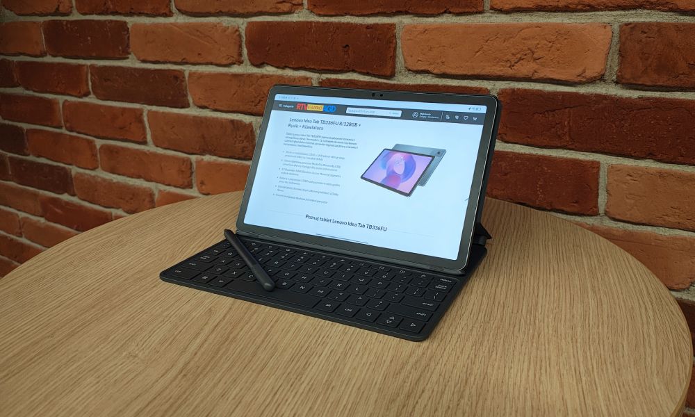 tablet lenovo idea tab na podstawce z klawiaturą