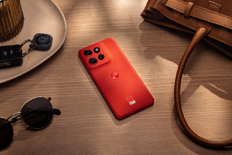 motorola edge 50 neo ceglana na blacie