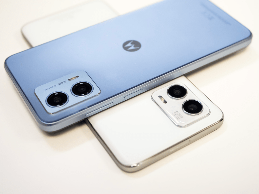 Płynność pracy obu urządzeń to także zasługa softu. W obu smartfonach prawie „czystego” Androida w wersji 13 – zmodyfikowanego nieznacznie nakładką My UX.