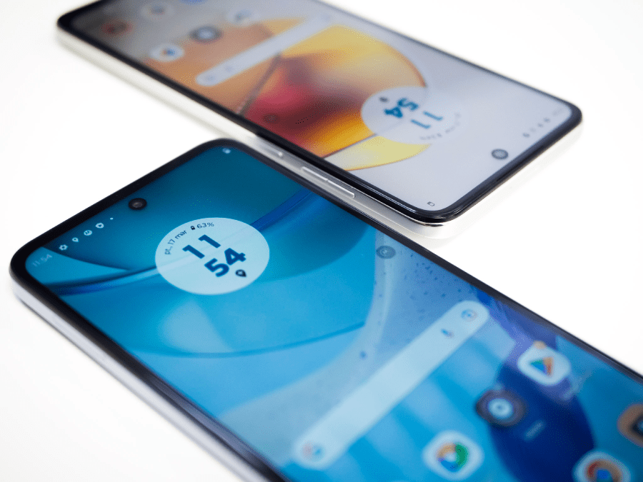 Motorole moto g53 5G i moto g73 5G – jak wskazuje oznaczenie – umożliwiają korzystanie z najnowszej, piątej generacji sieci komórkowej. W porównaniu z 4G charakteryzuje ją zdecydowanie większa przepustowość sieci, szybsze pobieranie i wysyłanie treści, niezawodne i stabilne połączenie.