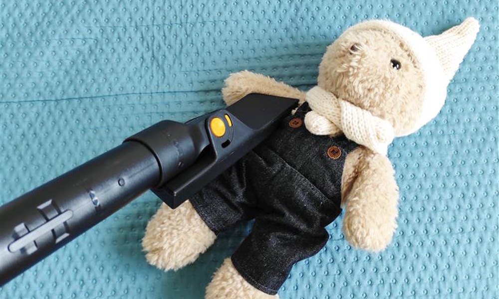 test odkurzacza Miele Guard L1 Cat and Dog odkurzanie pluszaka