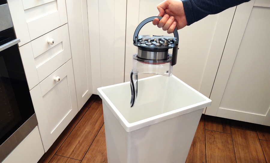 oproznianie pojemnika na kurz w dyson 360 visnav