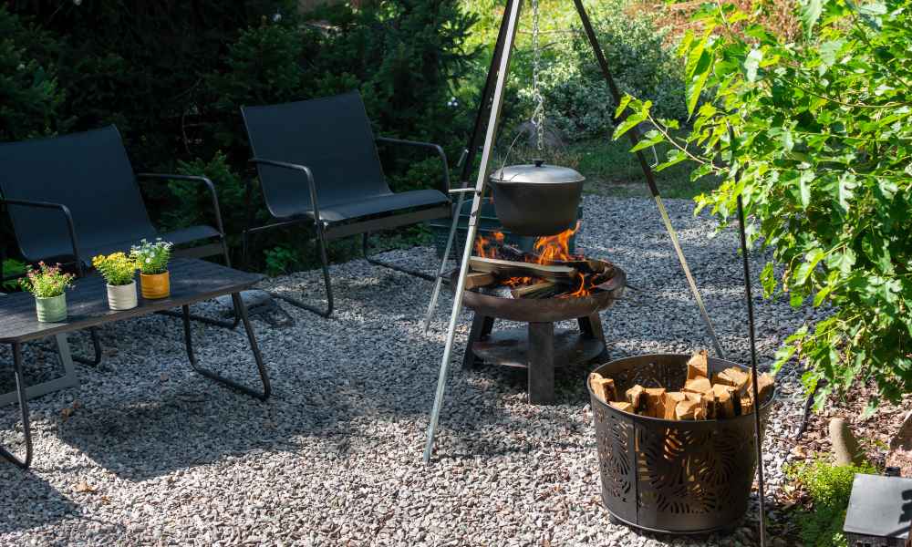 palenisko-ogrodowe-na-n&oacute;żkach-w-ogrodzie