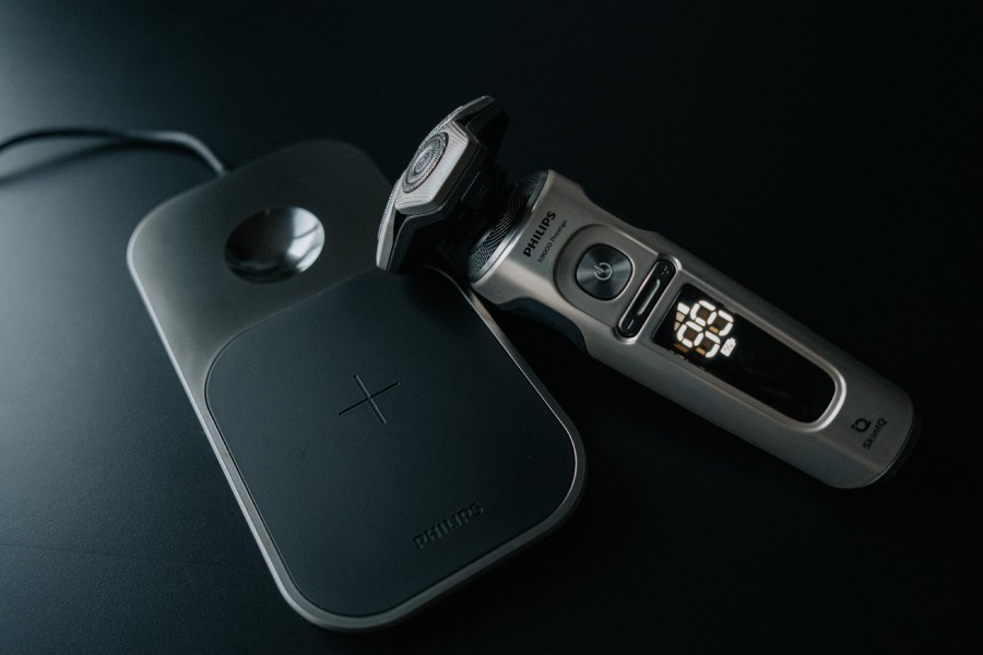 golarka Philips Shaver S9000 Prestige SP988336 wraz z ładowarką indukcyjną