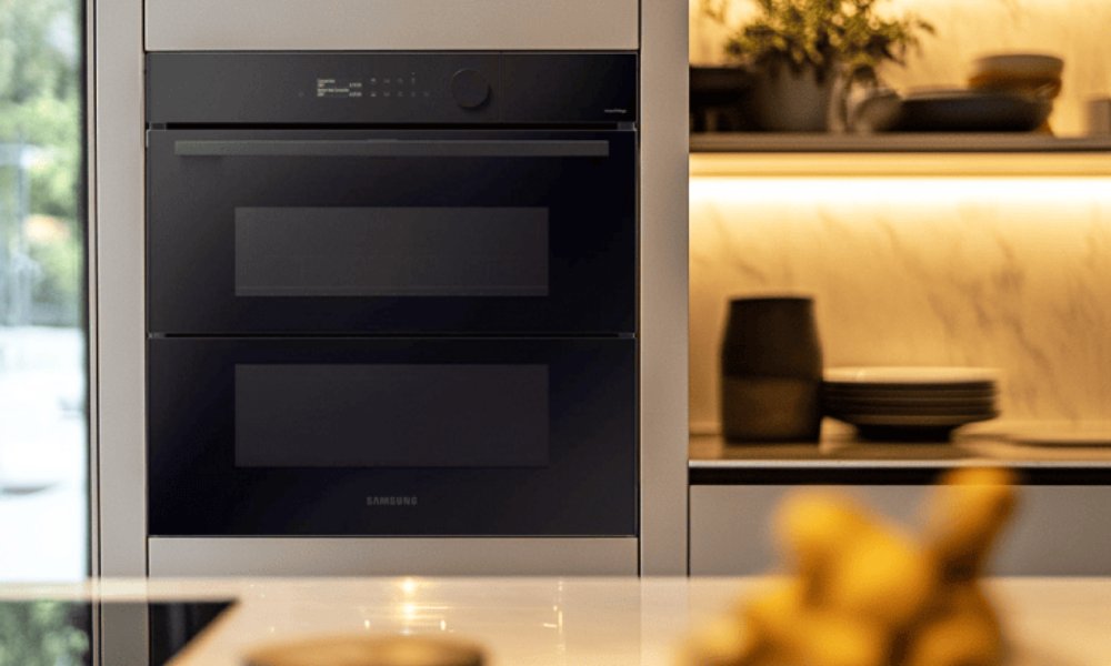 kuchnia z nowoczesnym piekarnikiem