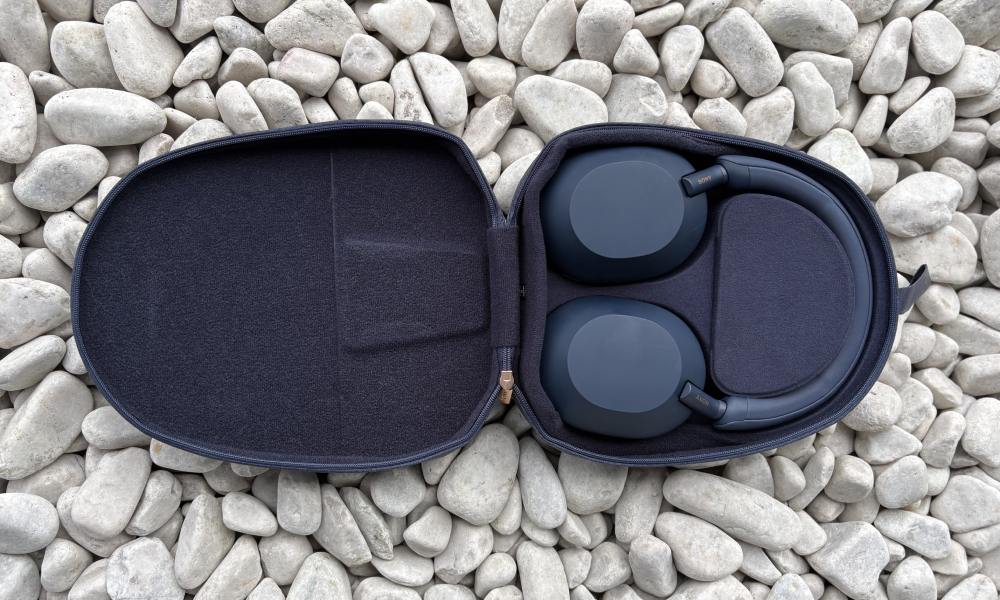 słuchawki nauszne Sony WH-1000XM5 z etui