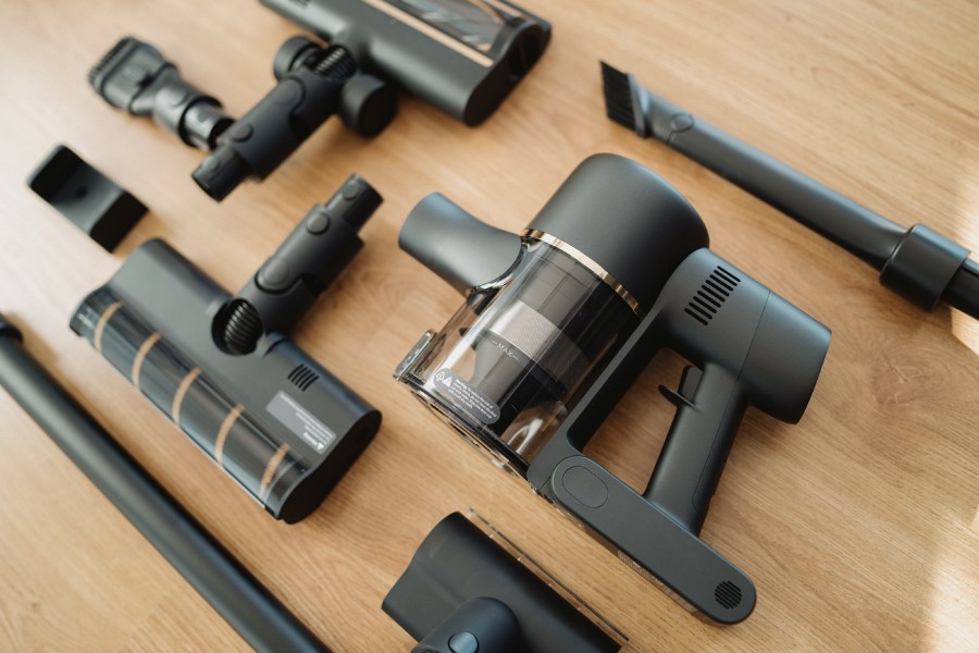 odkurzacz pionowy Dreame R10 Pro wraz z akcesoriami