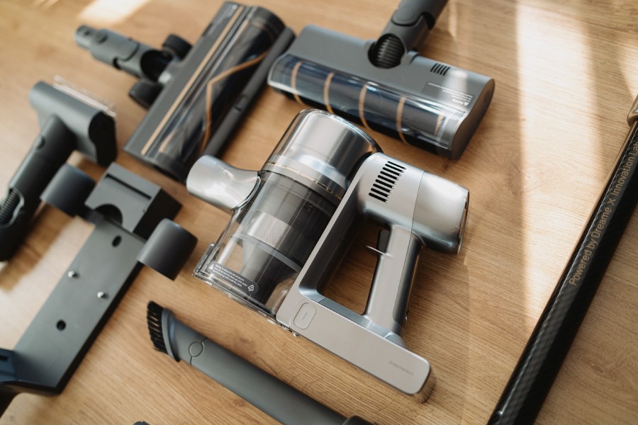 odkurzacz pionowy Dreame R20 wraz z akcesoriami