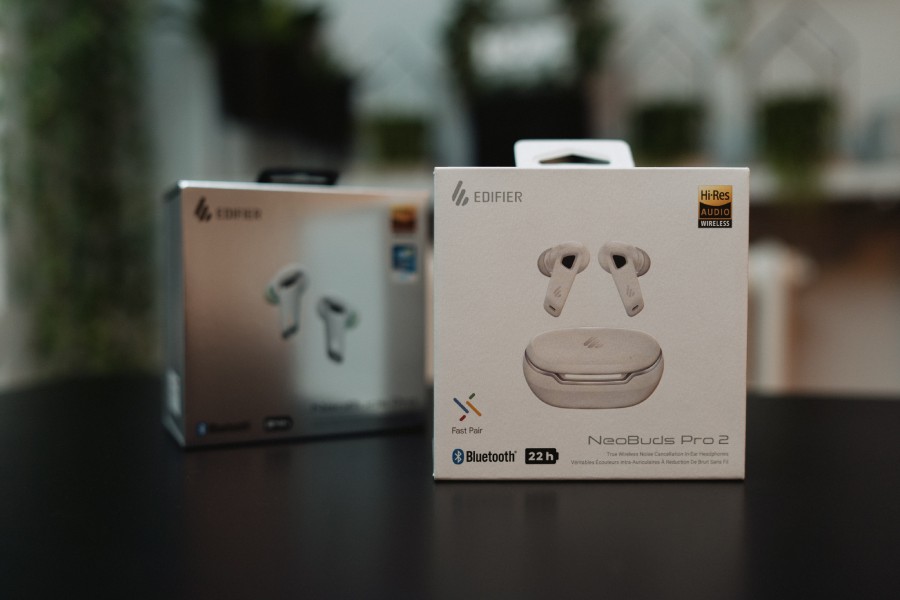 pudełka od słuchawek Edifier NeoBuds Pro i NeoBuds Pro 2