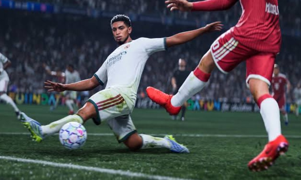 Jude Bellingham podczas meczu piłkarskiego w EA Sports FC 27