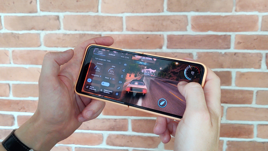 gram w gre na motorola razr 50 ultra