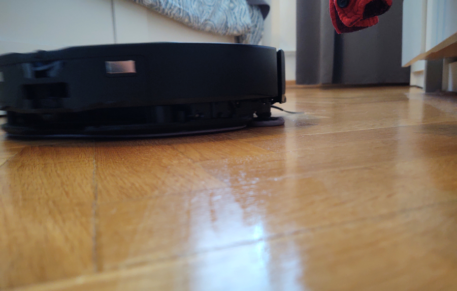 roborock s8maxv ultra mopuje podloge z parkietu