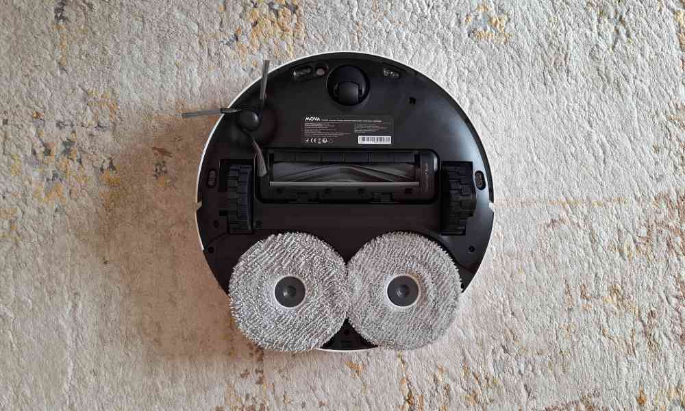 tak wygląda robot sprzątający Mova E40 Ultra od spodu.