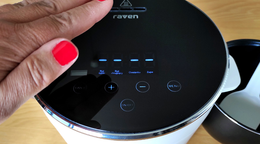panel sterowania w ryżowarze Raven