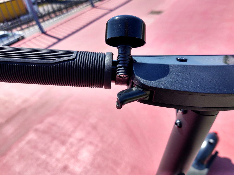 Sporym zaskoczeniem jest spust przyśpieszenia.