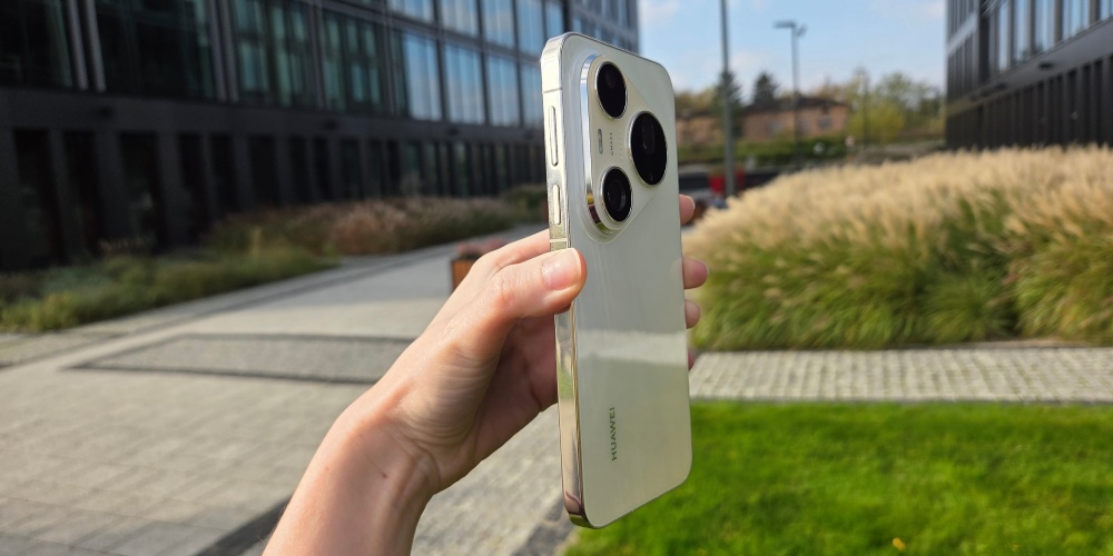 Telefon Huawei pura 90s pro max pokazany od boku.
