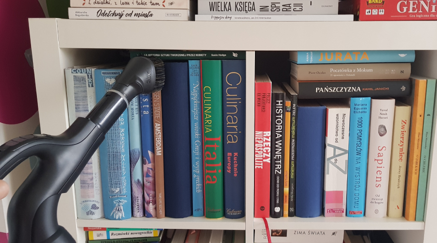 Electrolux Pure D82-ALRG Silence odkurzy twoją bibliotekę