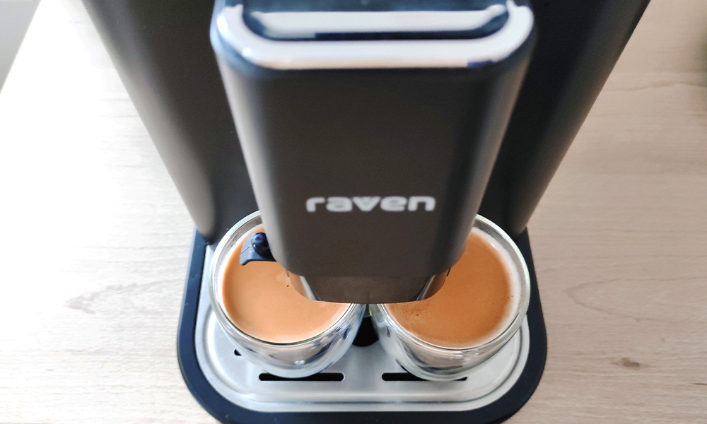 test ekspresu Raven EEC001 widok na podwójne espresso