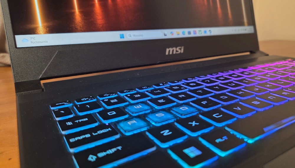 Zawiasy w laptopie MSI Katana 15-HX-B14W