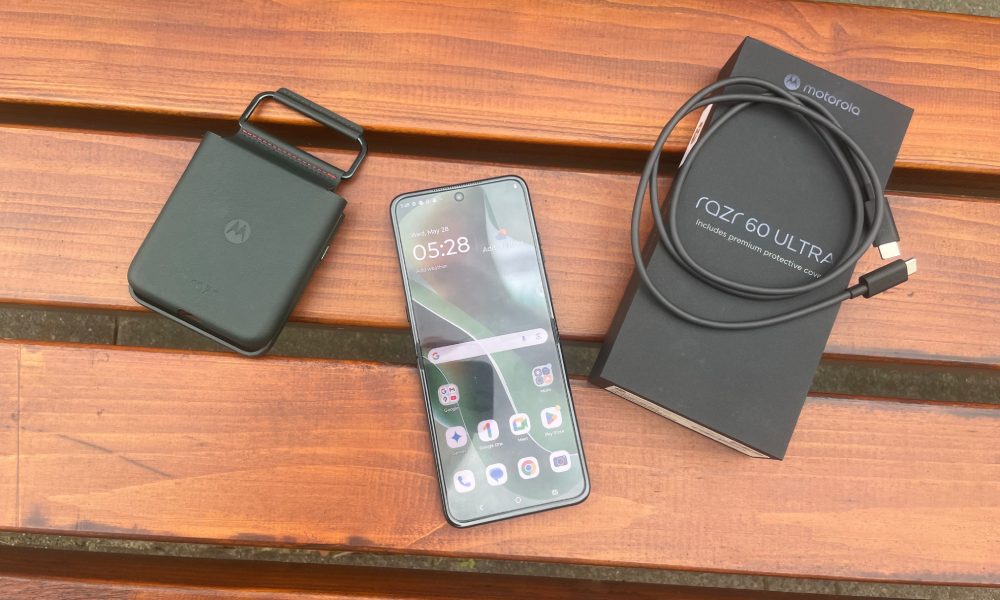 motorola razr 60 ultra zestaw z pudełkiem i ładowarką
