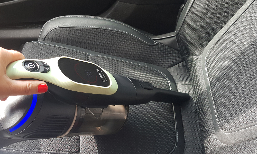 odkurzanie auta odkurzaczem Bosch Unlimited 9